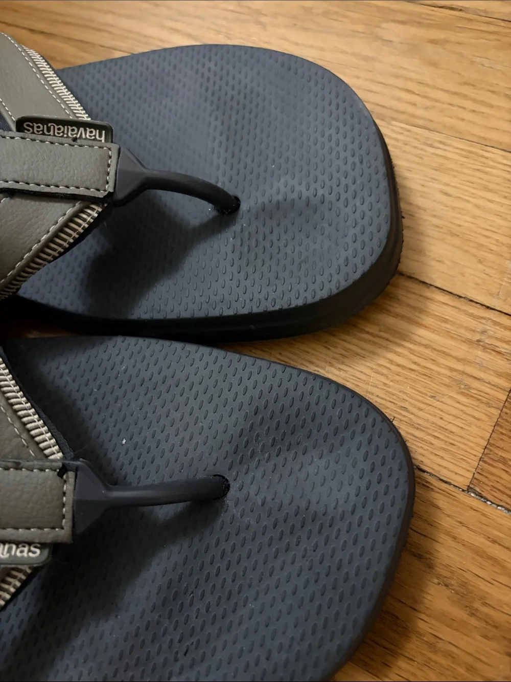 Havaianas Men's Dark Gray and Olive Green Flip Flops